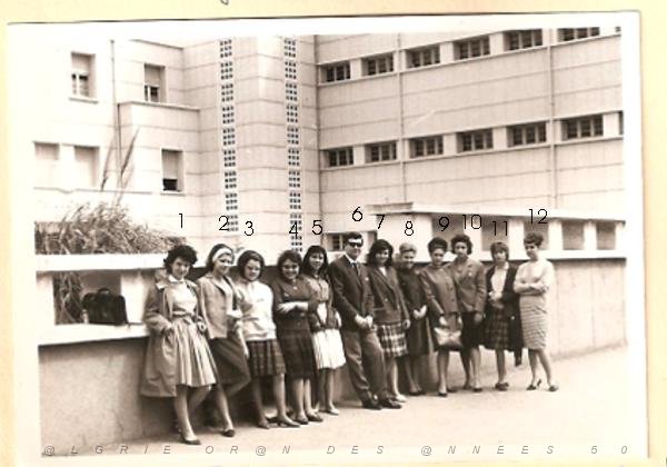 ORAN 1962 DEVANT LE COLLEGES.JPG